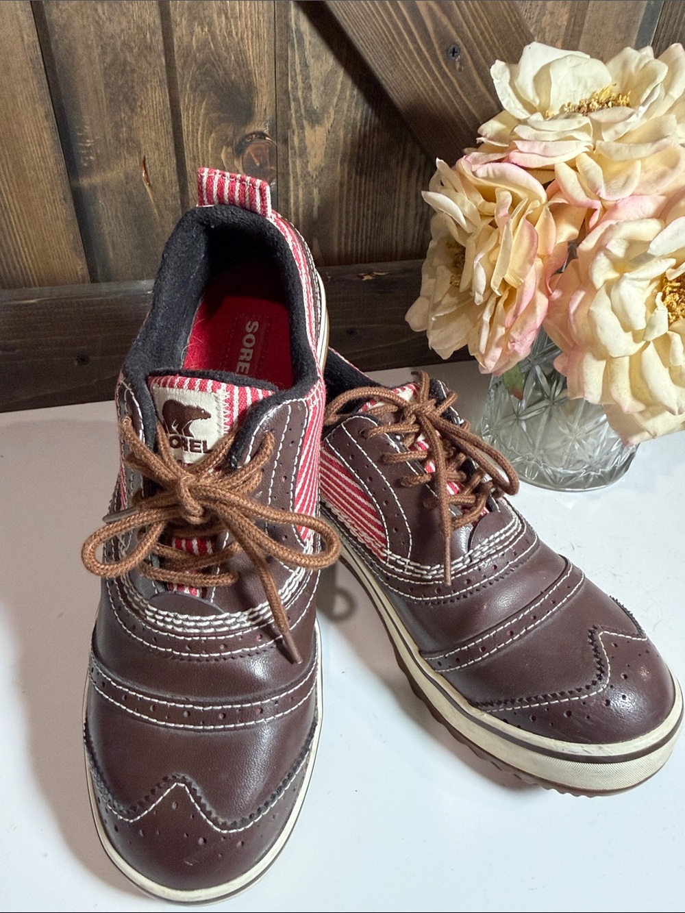 Sorel Brown Leather Lace-Up Oxfords with Red Stripe Fabric Accents